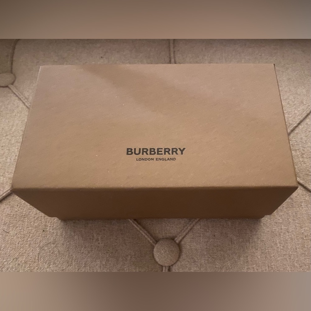 NWT BURBERRY SUNGLASSES UNISEX GREEN ELDON 0BE4349 - Picture 2 of 7